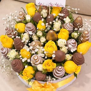 Cilindro de rosas y 24 fresas achocolatadas